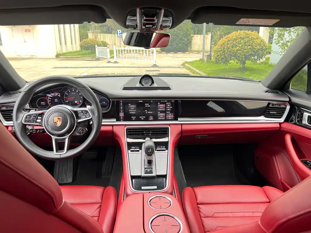 Porsche Panamera 2018 — фото 16