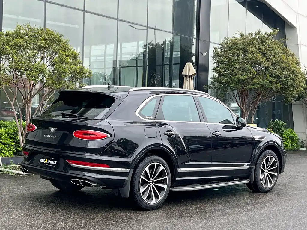 Bentley Bentayga 2021 — фото 10