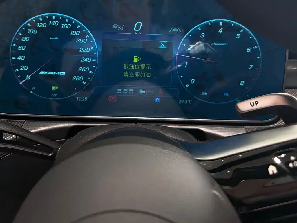 Mercedes-Benz C-Class AMG 2025 — фото 11