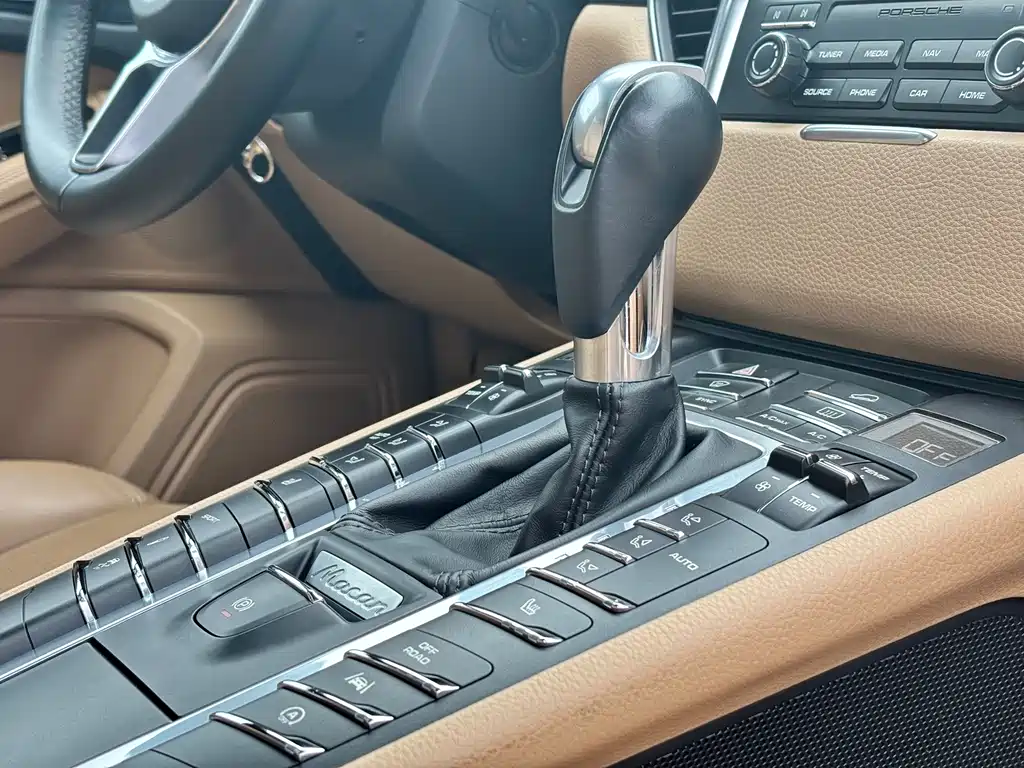 Porsche Macan 2017 — фото 18