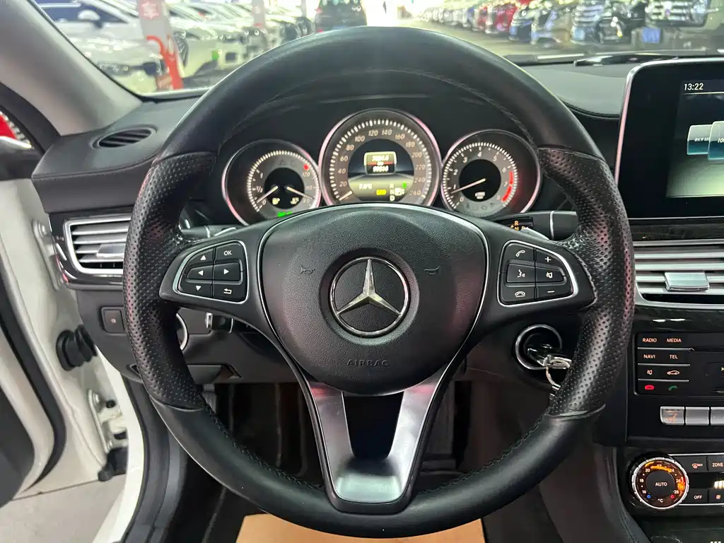 Mercedes-Benz CLS 2015 — фото 13
