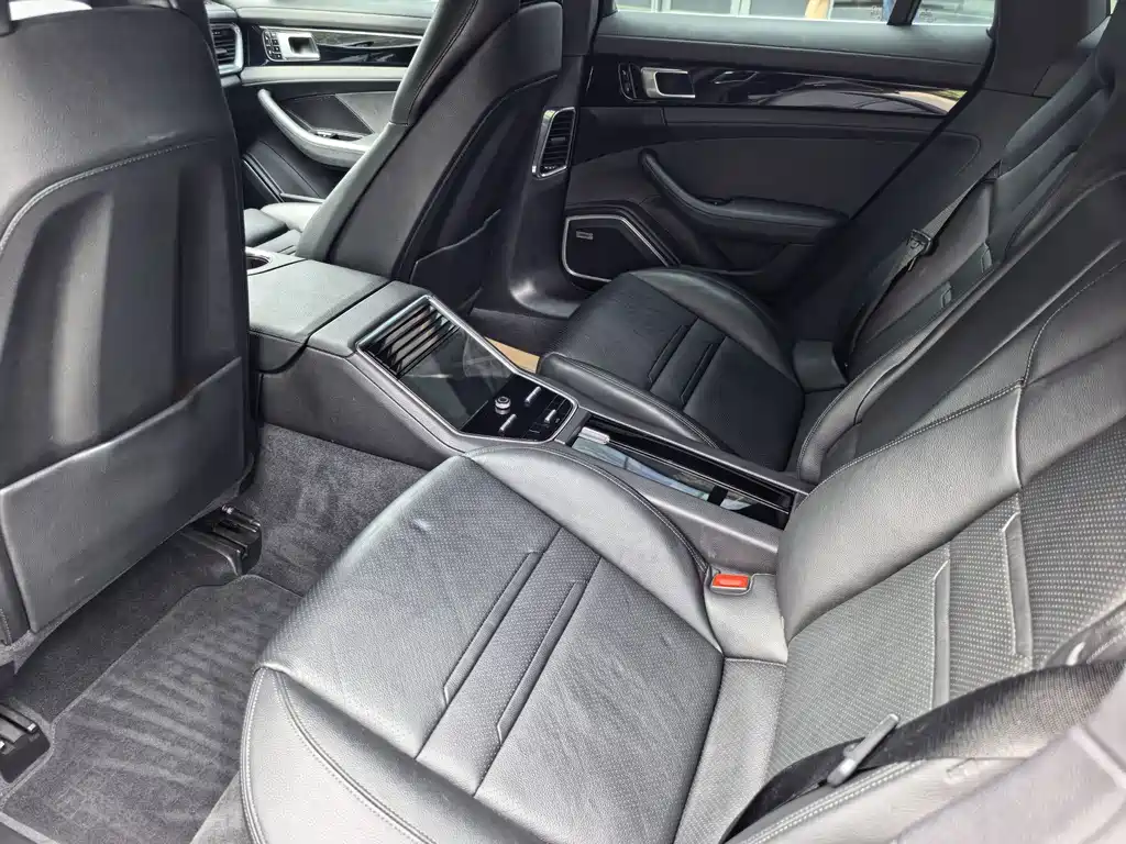 Porsche Panamera 2018 — фото 14