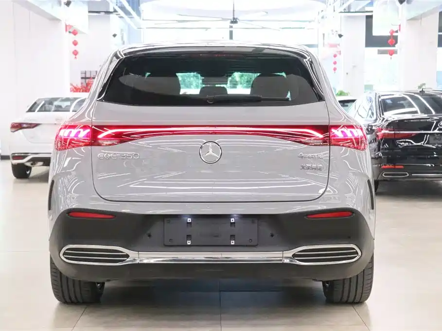Mercedes-Benz EQE SUV 2024 — фото 4