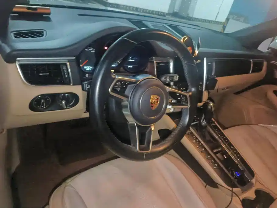 Porsche Macan 2017 — фото 12