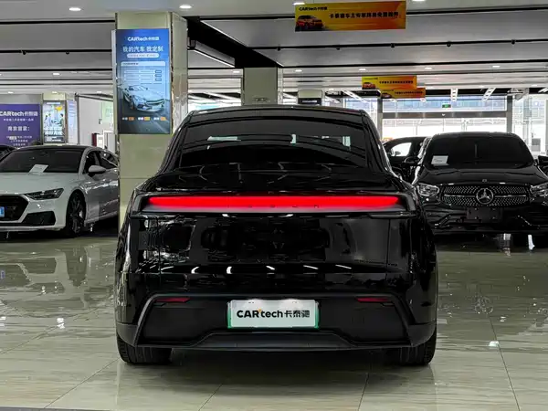Tesla Model Y L 2026