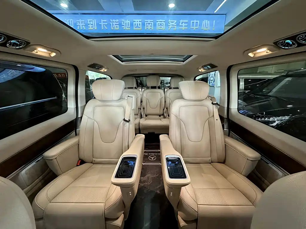 Mercedes-Benz V-Class 2022 — фото 15