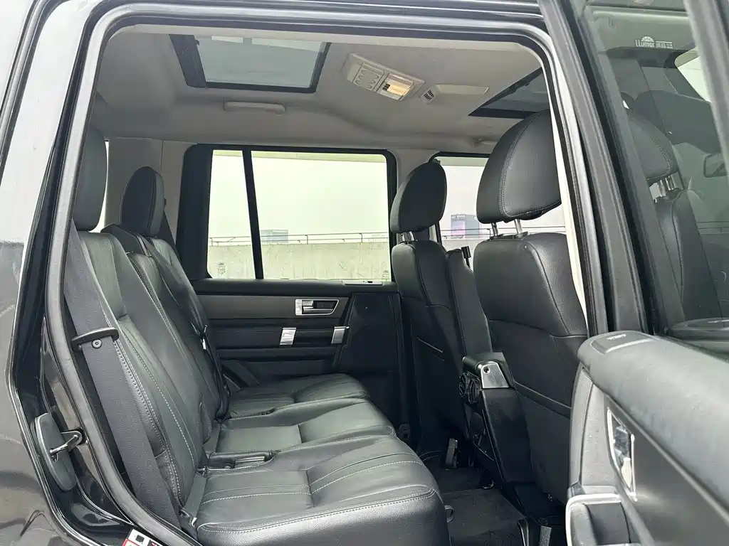 Land Rover Discovery 2017 — фото 10