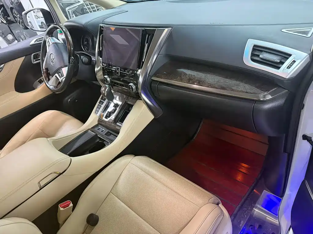 Toyota Alphard 2020 — фото 8