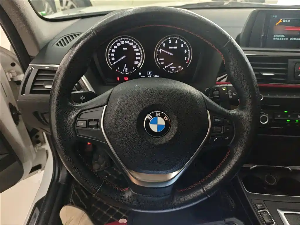 BMW 1 Series 2018 — фото 11