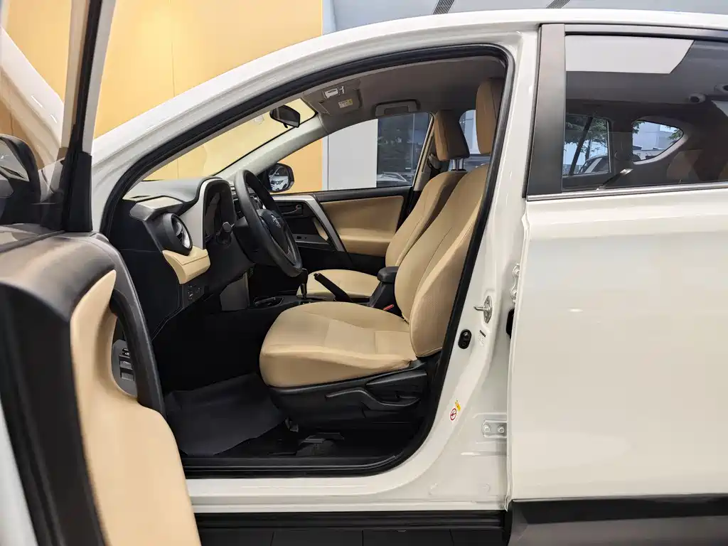 Toyota RAV4 2017 — фото 13