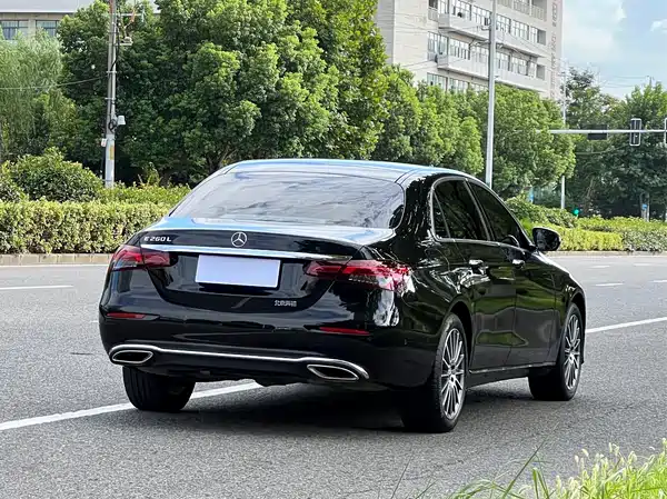 Mercedes-Benz E-Class 2022