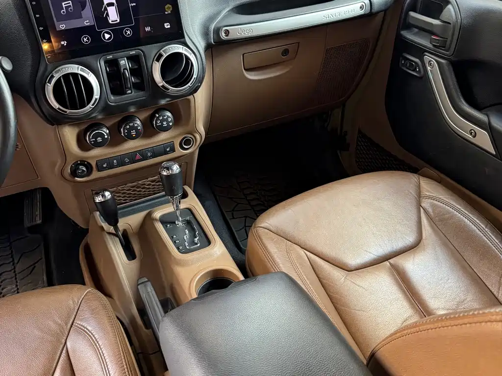 Jeep Wrangler 2014 — фото 15