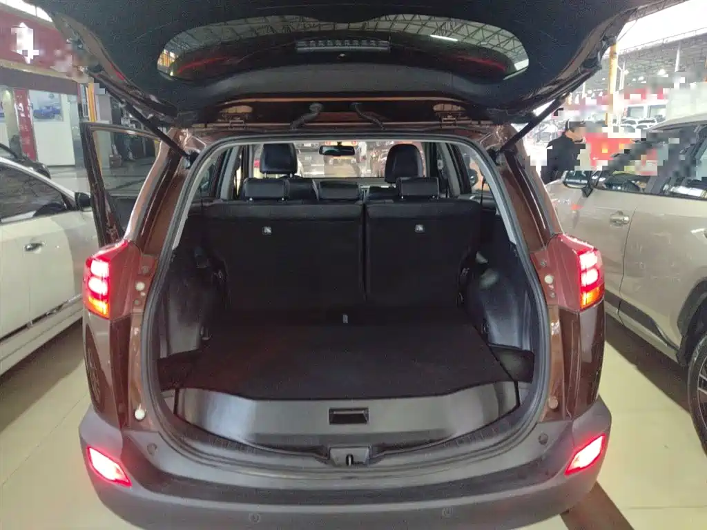 Toyota RAV4 2016 — фото 15