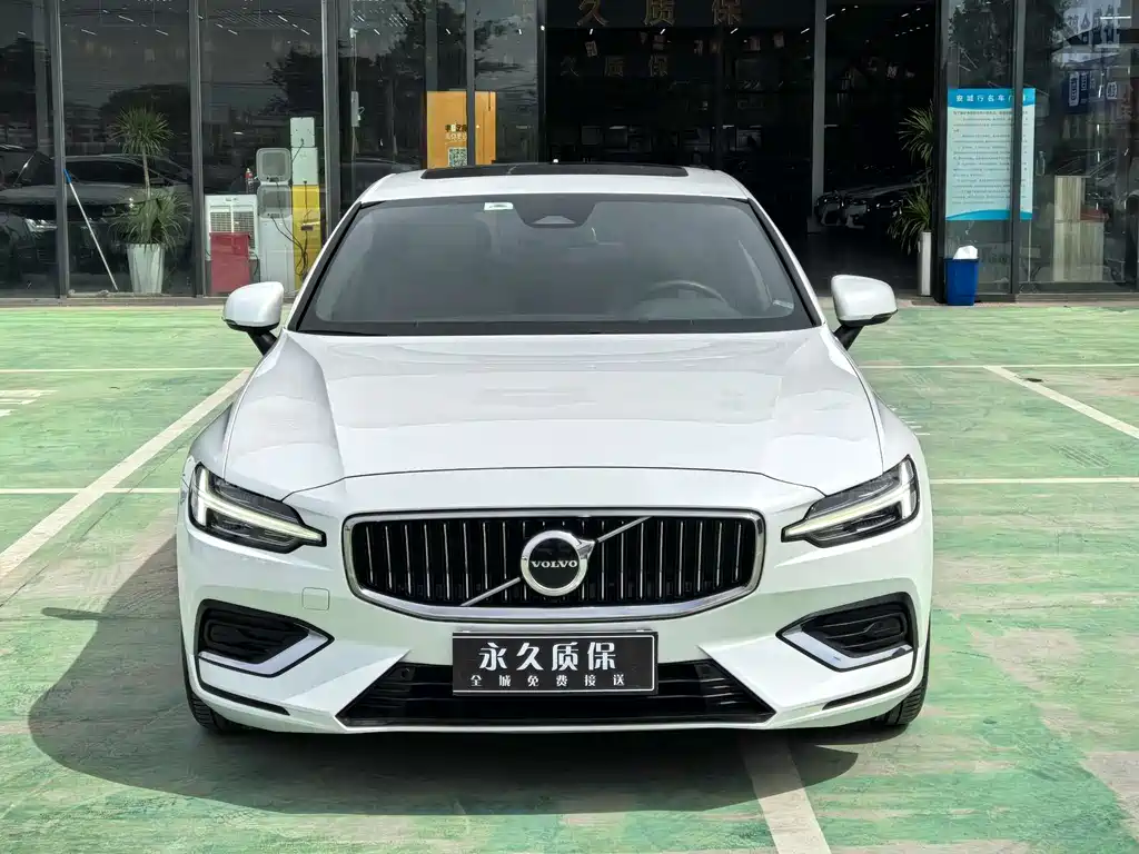 Volvo S60 2022 — фото 3