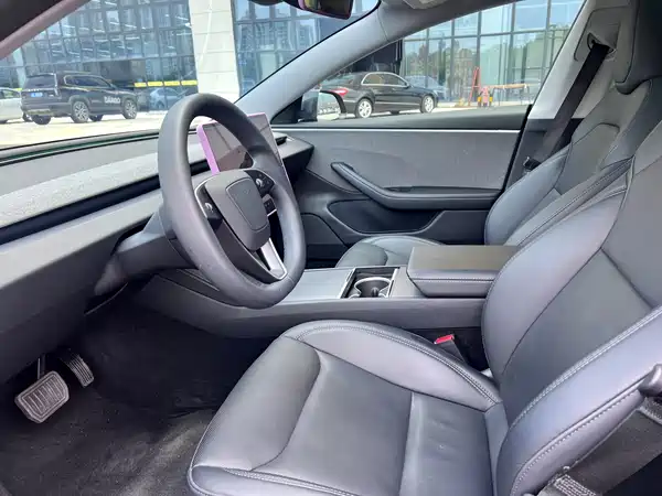 Tesla Model 3 2024