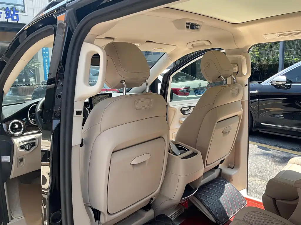 Mercedes-Benz V-Class 2019 — фото 13