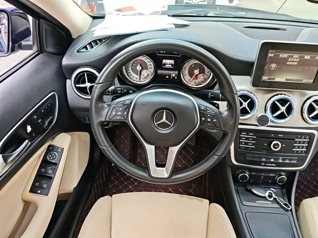 Mercedes-Benz GLA 2016 — фото 11