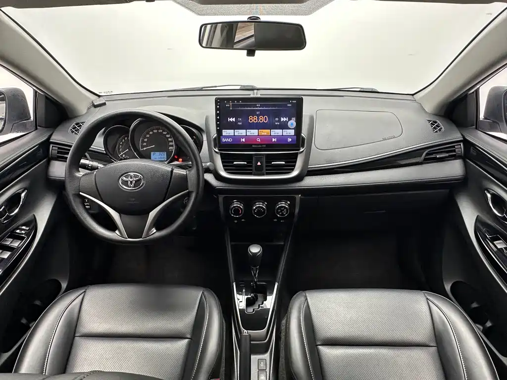Toyota Yaris L 2020 — фото 9