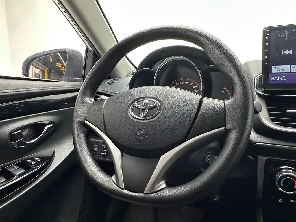 Toyota Yaris L 2020 — фото 10
