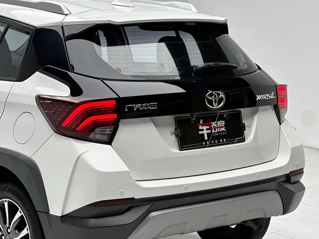 Toyota Yaris L 2020 — фото 12