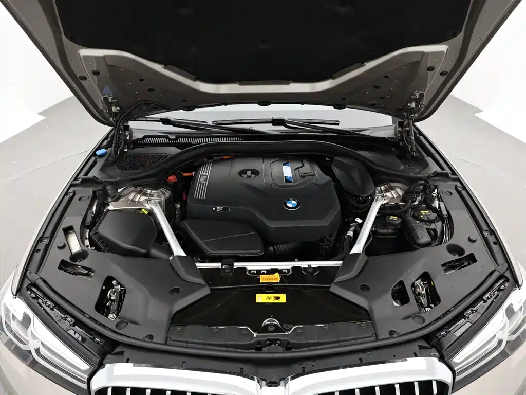 BMW 5 Series New Energy 2021 — фото 18