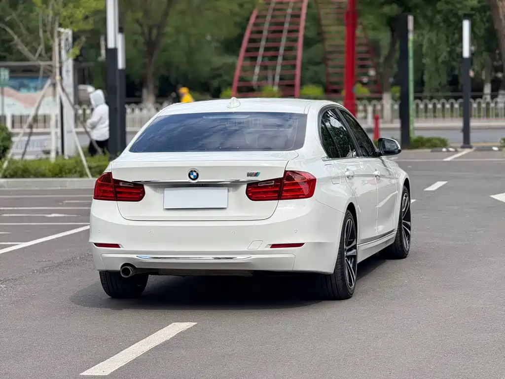 BMW 5 Series 2012 — фото 18