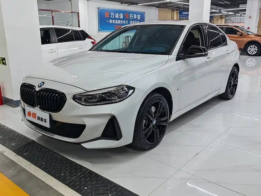 BMW 1 Series 2023 — фото 1