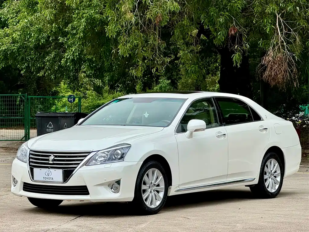 Toyota Crown 2015 — фото 1