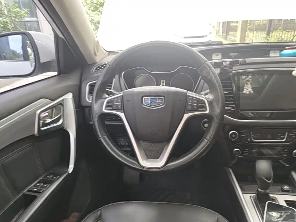 Geely Vision X6 2017 — фото 11