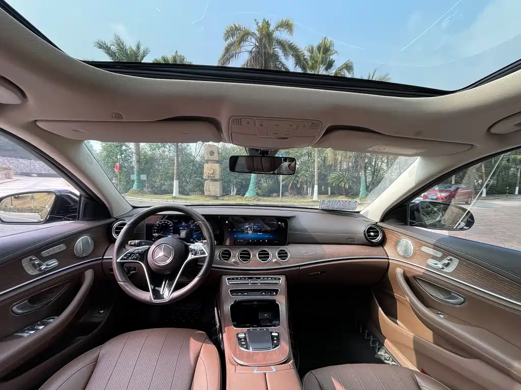 Mercedes-Benz E-Class 2023 — фото 12