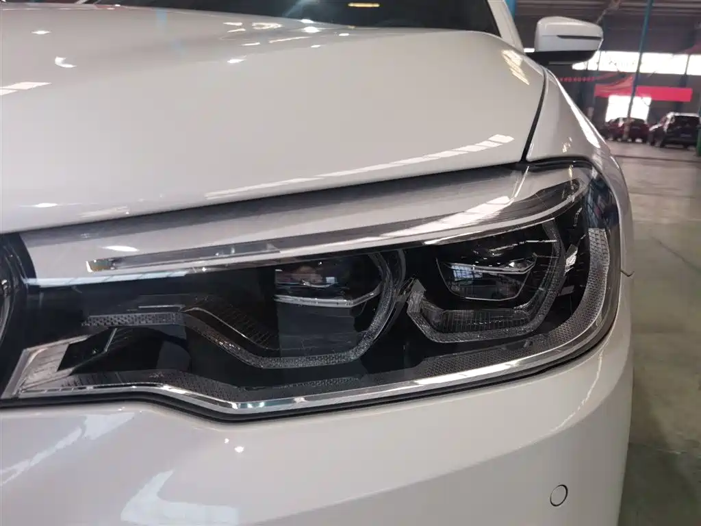 BMW 5 Series 2018 — фото 18
