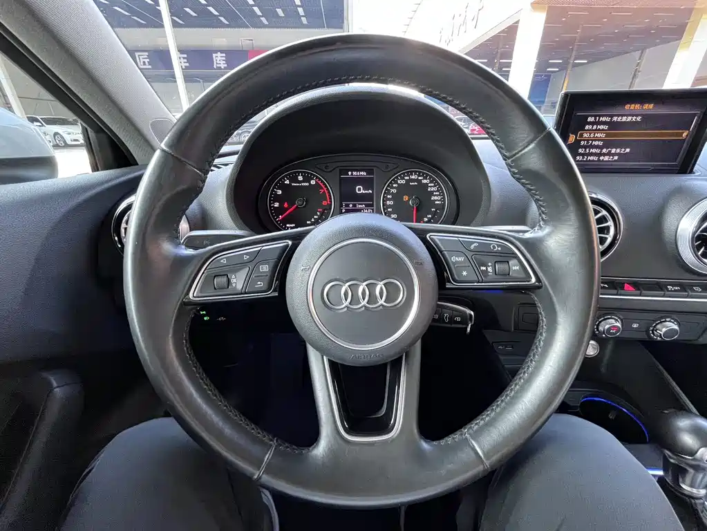 Audi A3 2018 — фото 14