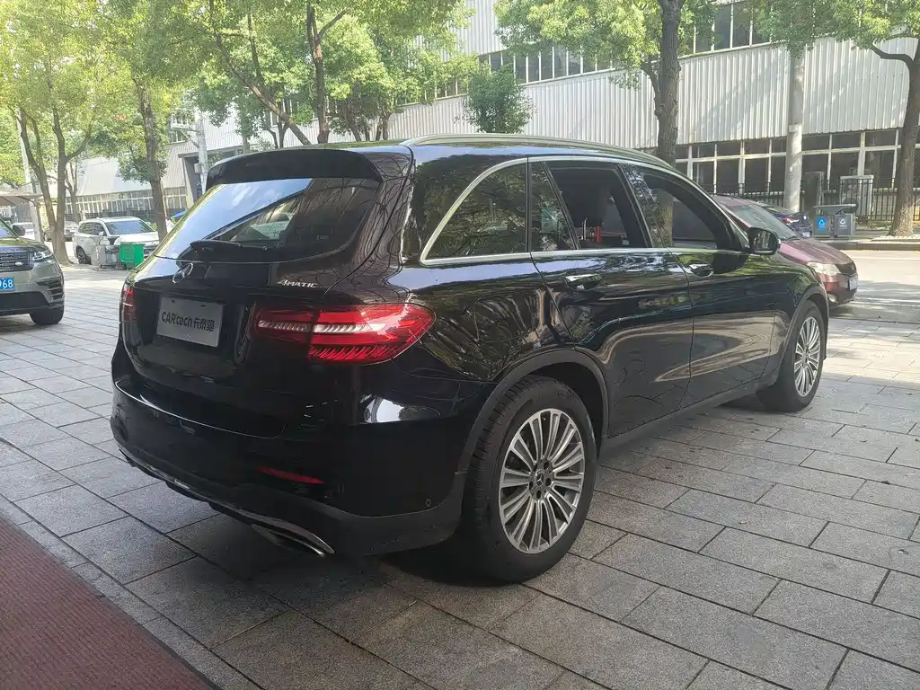 Mercedes-Benz GLC 2017 — фото 15