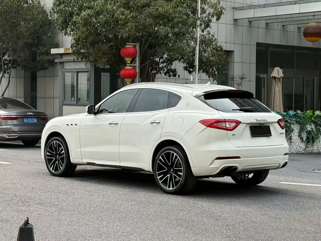 Maserati Levante 2019 — фото 4