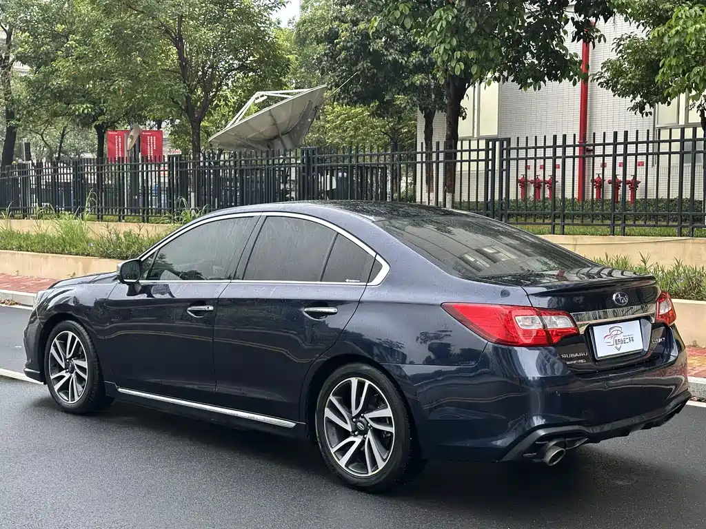 Subaru Legacy 2020 — фото 11
