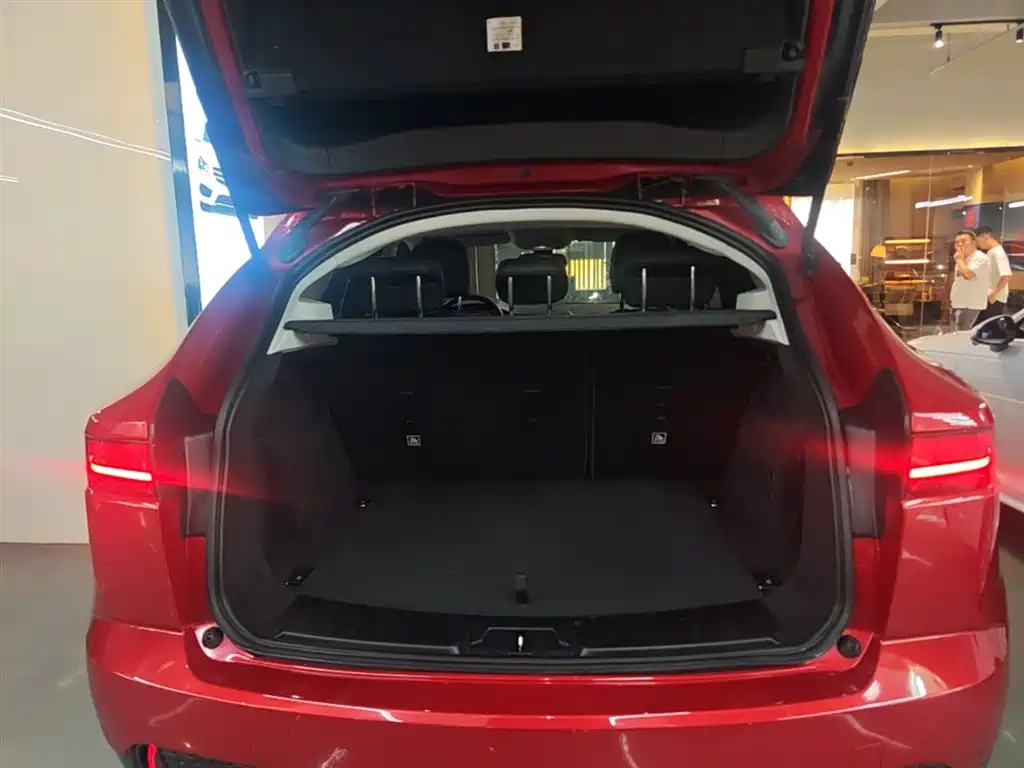 Jaguar E-PACE 2019 — фото 19