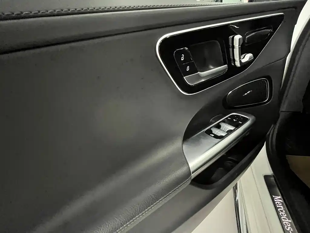 Mercedes-Benz C-Class 2024