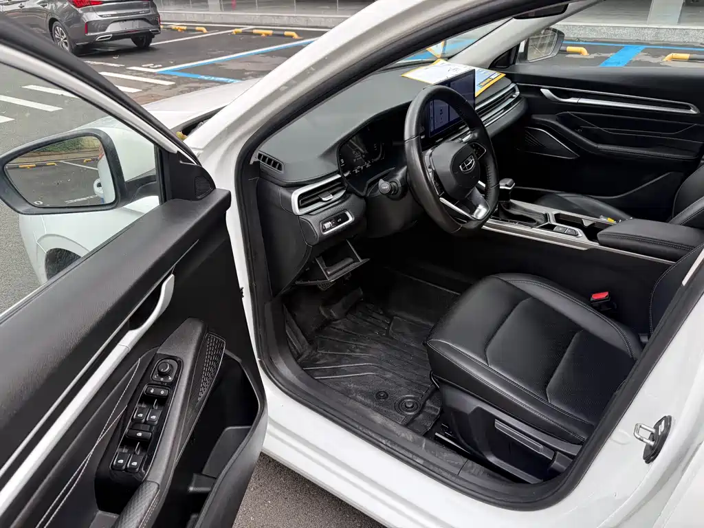 Geely Emgrand 2023