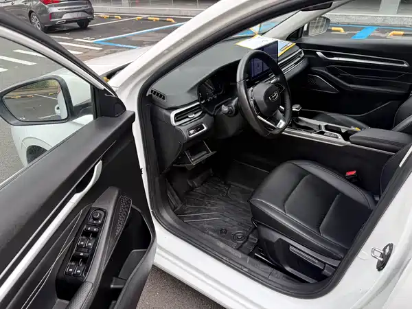 Geely Emgrand 2023