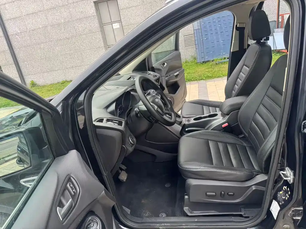 Ford Kuga 2015 — фото 23