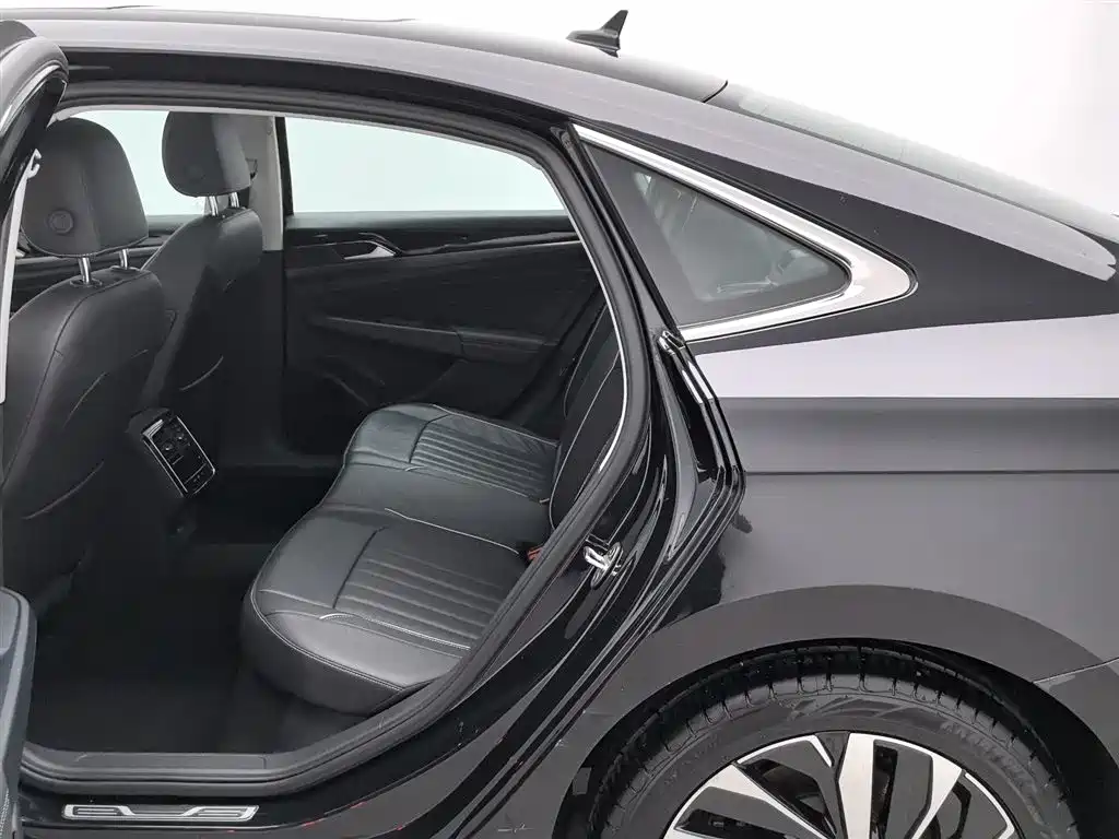 Volkswagen Passat 2023 — фото 15