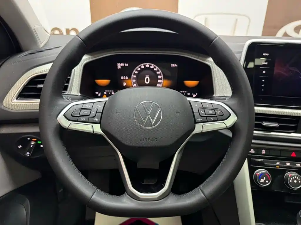 Volkswagen T-Roc 2023 — фото 11
