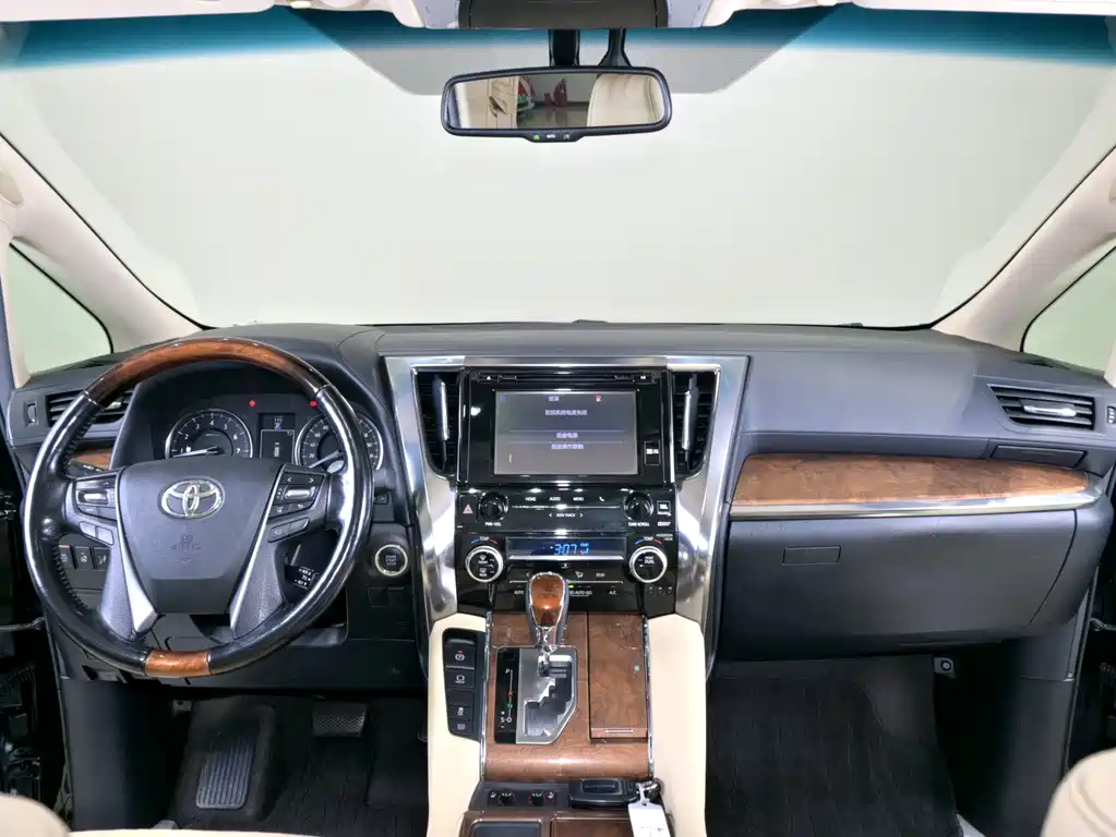Toyota Alphard 2017 — фото 8