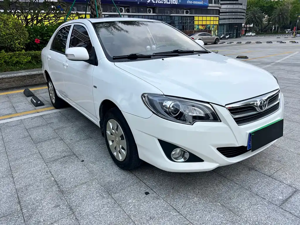 Toyota Corolla 2015 — фото 3