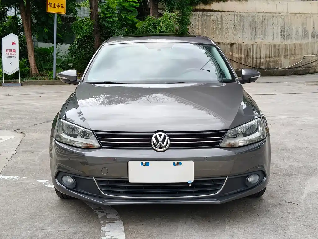 Volkswagen Sagitar 2013