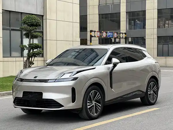 Lynk & Co 08 EM-P 2023