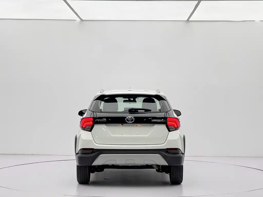 Toyota Yaris L 2023