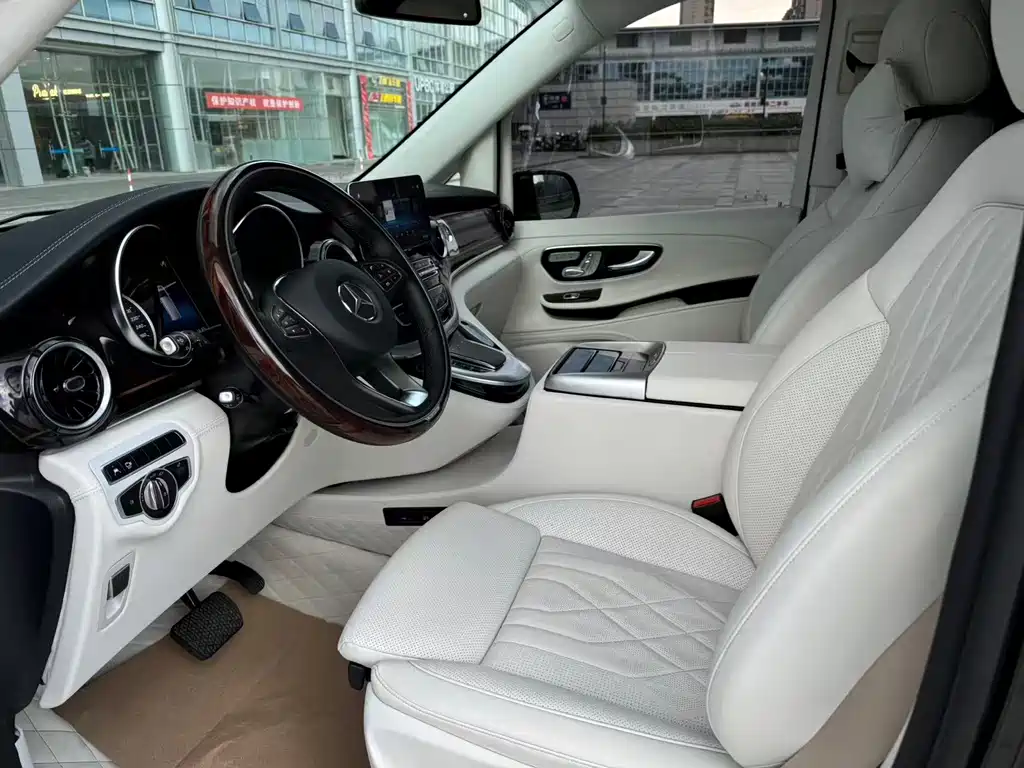 Mercedes-Benz V-Class 2023 — фото 13