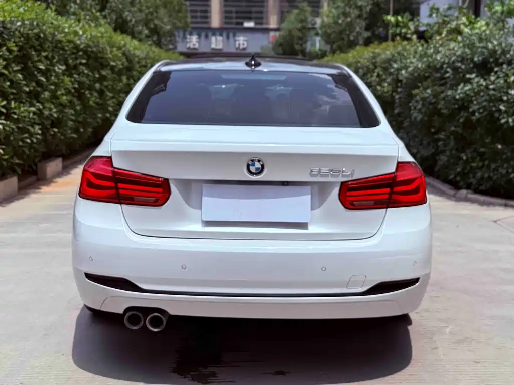 BMW 3 Series 2018 — фото 11