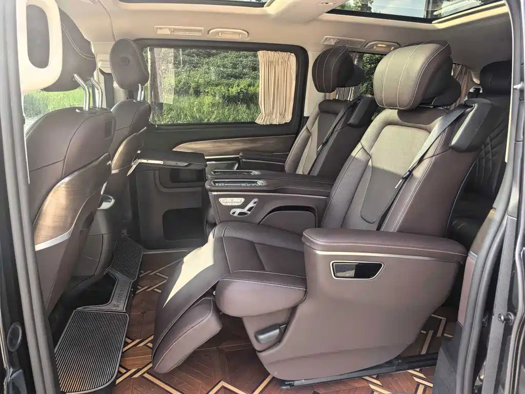 Mercedes-Benz V-Class 2023 — фото 12